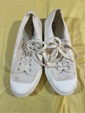 Feiyue Women's Canvas Low-Top Sneakers in Off-White A2